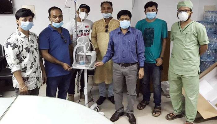 কুমিল্লা মেডিকেলে হাই-ফ্লো অক্সিজেন ক্যানোলা দিলেন ডা. ফেরদৌস