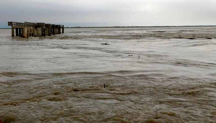 সিরাজগঞ্জে বাড়ছে যমুনার পানি, ভাঙছে নদীর পাড়