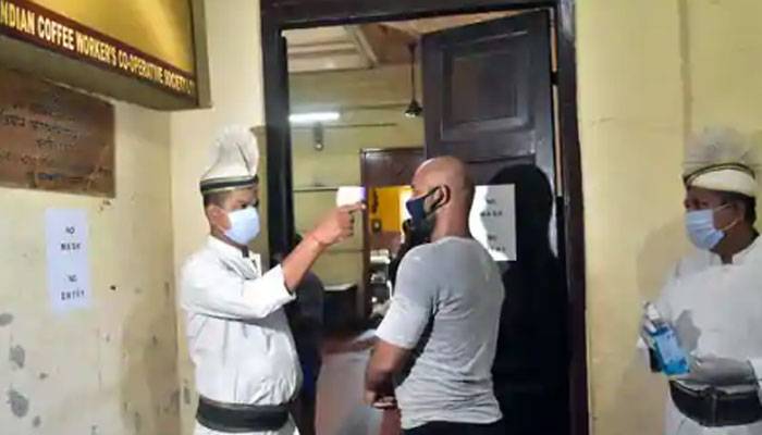 ১০১ দিন পর খুলল কফি হাউজ, স্বাস্থ্যবিধি মেনে ’সেই আড্ডা’