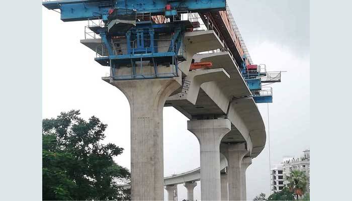 থেমে নেই মেট্রোরেল