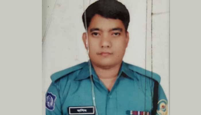 কনস্টেবল জসিমের পরিবারের পাশে সহকর্মীরা