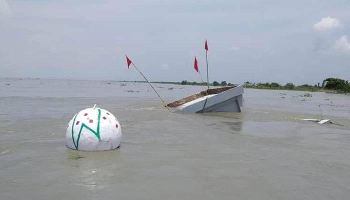 দুর্ঘটনারোধে বিলীন ভবনের পাশে বসানো হয়েছে বয়া