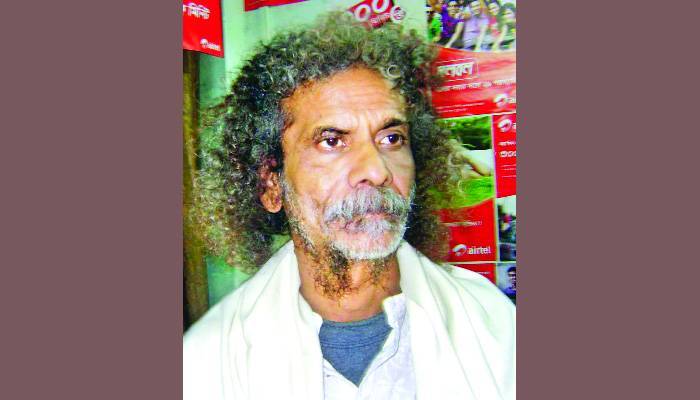 কেঁচো খুঁড়তে সাপের খামার