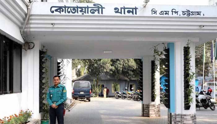চট্টগ্রামে ৫ ছিনতাইকারী গ্রেফতার