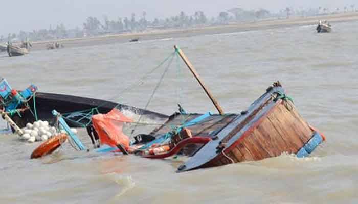 হাতিয়ায় নৌকাডুবি, ৩ জেলের লাশ উদ্ধার