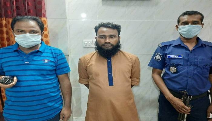 প্রধানমন্ত্রীকে নিয়ে কটূক্তি, বগুড়ায় ইমাম গ্রেফতার