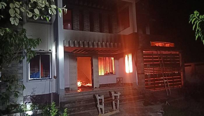 খুলনায় দুর্বৃত্তের গুলিতে দুইজন নিহত, গুলিবিদ্ধ ৮