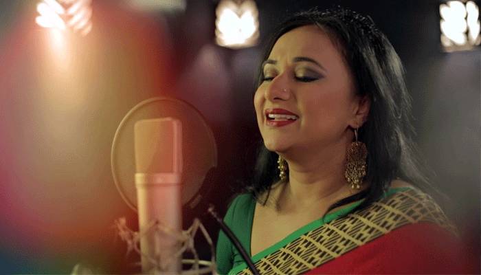 অস্থির সময়ে সুস্মিতার স্বস্তির গান