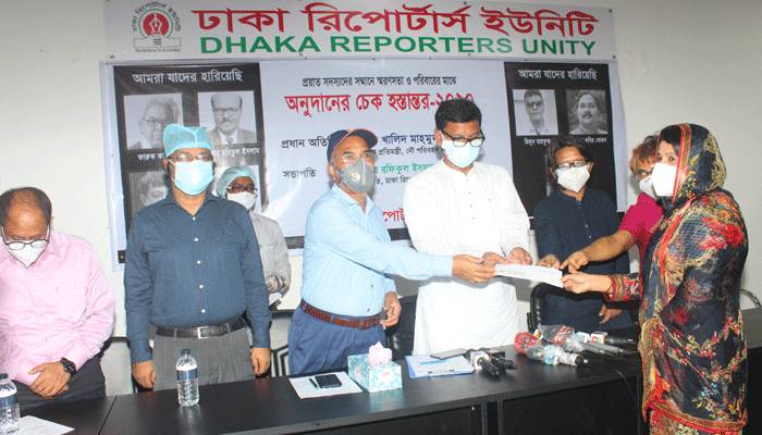 অপ্রয়োজনে ঝুঁকি নিয়ে ঈদে বাড়িতে যাবেন না: নৌপ্রতিমন্ত্রী