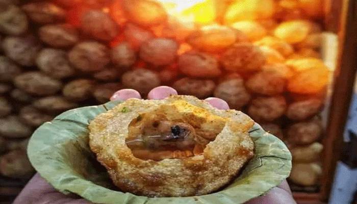 টাকা দিলেই এটিএম থেকে বের হচ্ছে ফুচকা!
