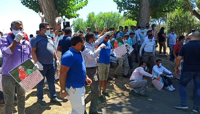 দূতাবাস 'দালালমুক্ত' করার দাবিতে রোমে অবস্থান কর্মসূচি পালন