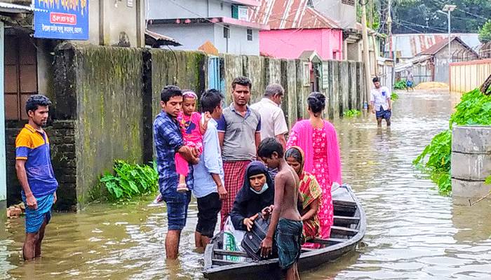 কলমাকান্দায় বন্যা পরিস্থিতির উন্নতি, কমেনি দুর্ভোগ