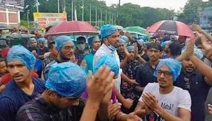 এমসি কলেজ মাঠের পশুর হাট সরানোর দাবিতে আল্টিমেটাম