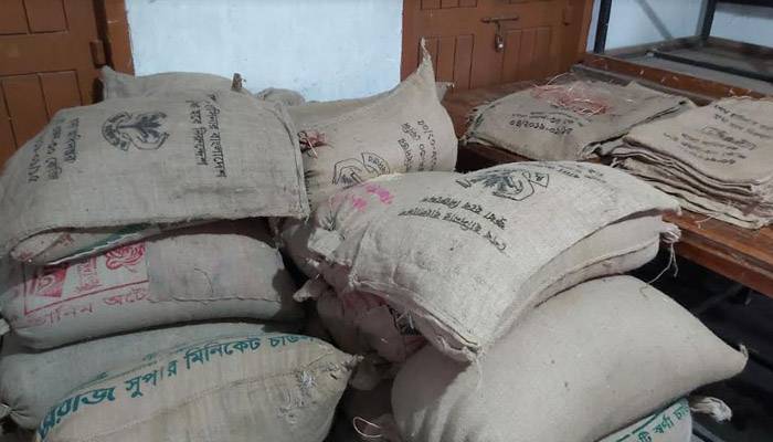 পঞ্চগড়ে ভিজিএফের ২৯ বস্তা চাল জব্দ