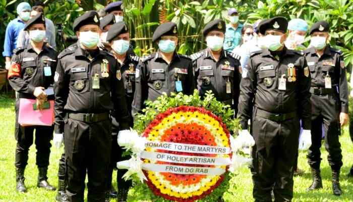 শোক-শ্রদ্ধায় জঙ্গি হামলায় নিহতদের স্মরণ