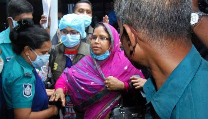 নকল মাস্ক: ঢাবির সহকারী রেজিস্ট্রার শারমিন সাময়িক বরখাস্ত