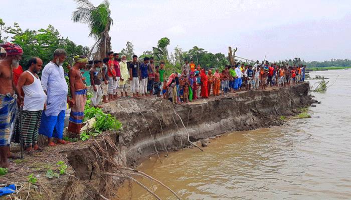 যমুনায় পানি বাড়ায় ভাঙ্গন বেড়েছে সিরাজগঞ্জে