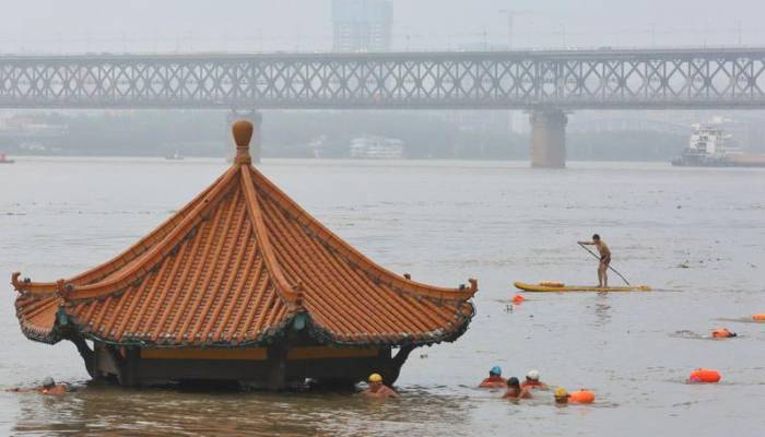চীনে বন্যায় ১৪১ প্রাণহানির শঙ্কা, সতর্কতা জারি