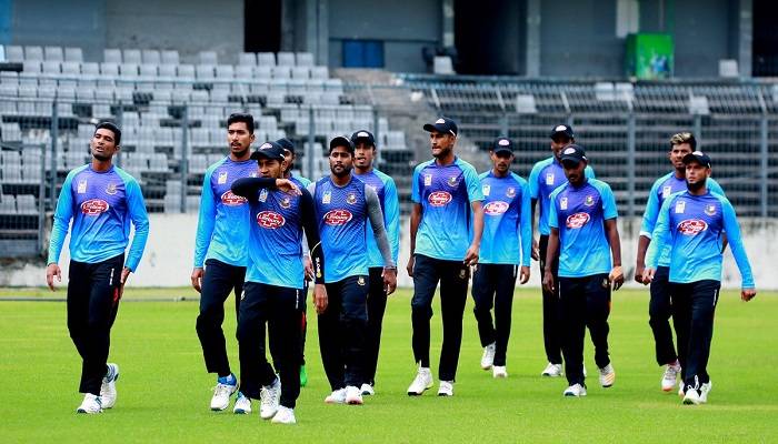 ৪৪ ক্রিকেটার নিয়ে লঙ্কা সফর