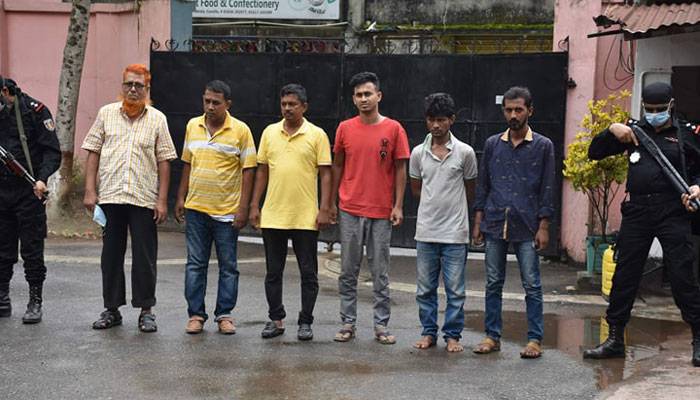 ঘুষ দিয়ে আসামি ছাড়াতে এসে যুবলীগ নেতাসহ গ্রেপ্তার ৬
