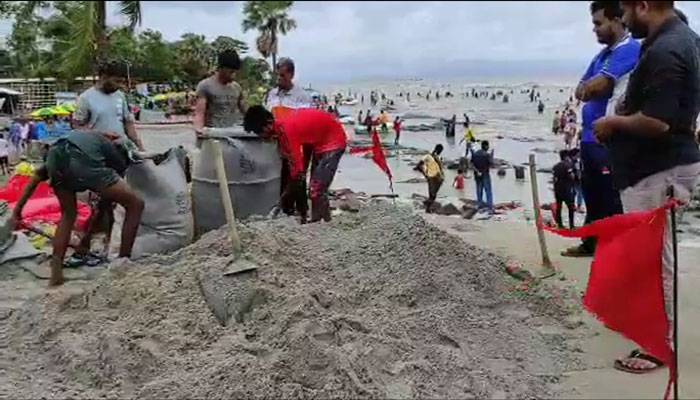 সৈকতে বালু ক্ষয়ে বেরিয়ে আসা সাবমেরিন ক্যাবল পাইপের মেরামত সম্পন্ন
