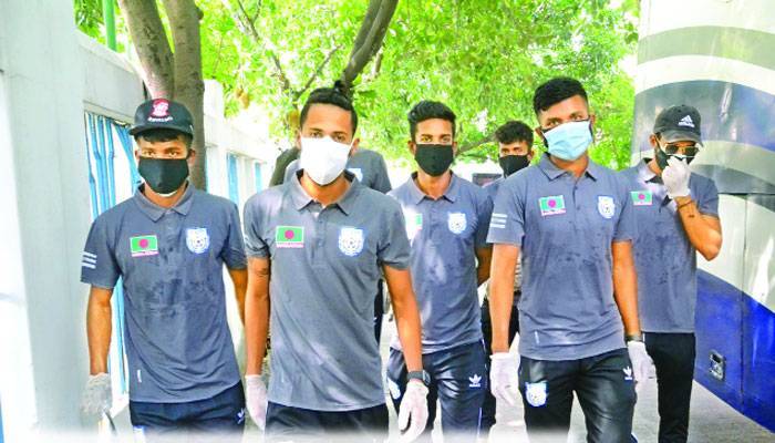 ফুটবলারদের নেগেটিভ-পজিটিভ!