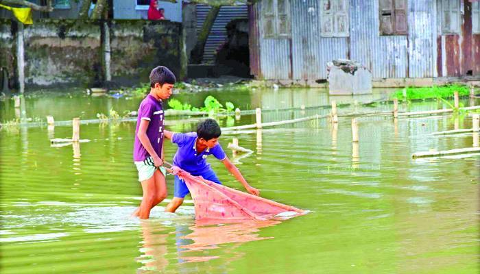 অতিবৃষ্টিতে দীর্ঘস্থায়ী হয়েছে বন্যা