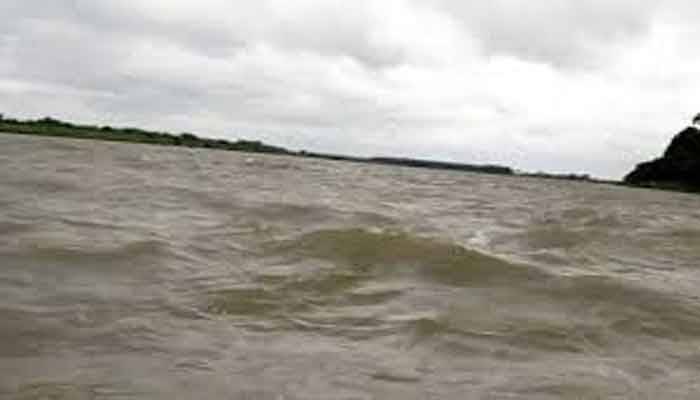 উল্লাপাড়ায় নৌকা ডুবে নিহত ২, নিখোঁজ ২