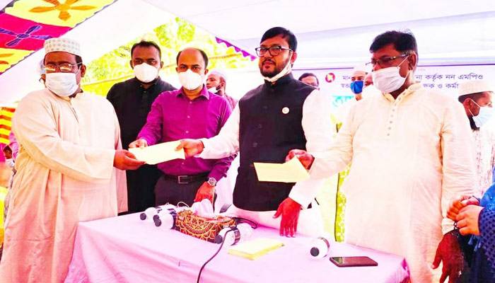 ‘শেখ হাসিনা সারা বিশ্বে অনুকরণীয়’