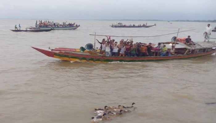 চলনবিলে ভ্রমণ পিপাসুদের উপচে পড়া ভিড়