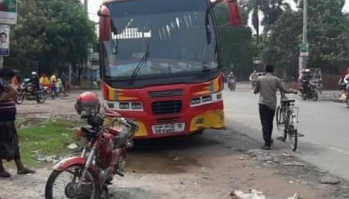 চাঁপাইনবাবগঞ্জে সড়ক দুর্ঘটনায় শিক্ষক নিহত