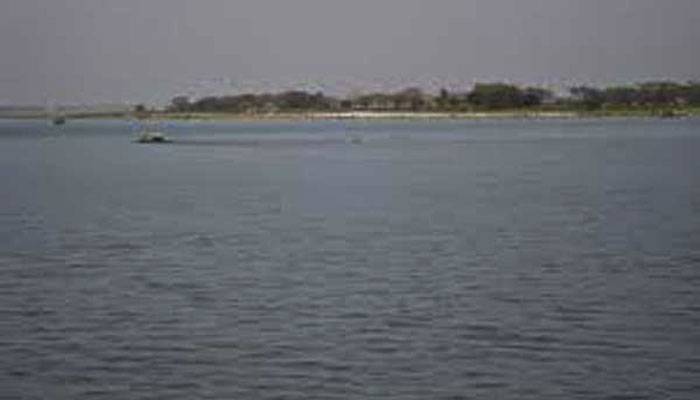ধনু নদীতে নৌকা ডুবে নববধূসহ নিখোঁজ ৩
