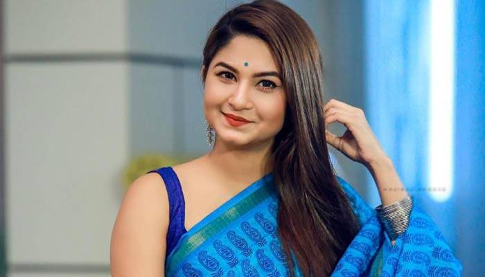 এই স্পর্শিয়া অনেক পরিণত এই স্পর্শিয়া অনেক পরিণত