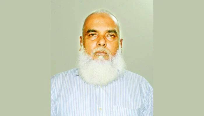 মালেকের পেছনে কারা