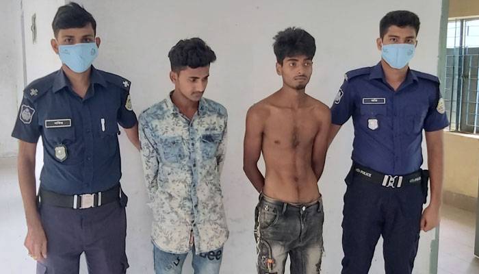ছিনতাই করতে ঢাকা থেকে মনপুরায় গিয়ে আটক ২ কিশোর