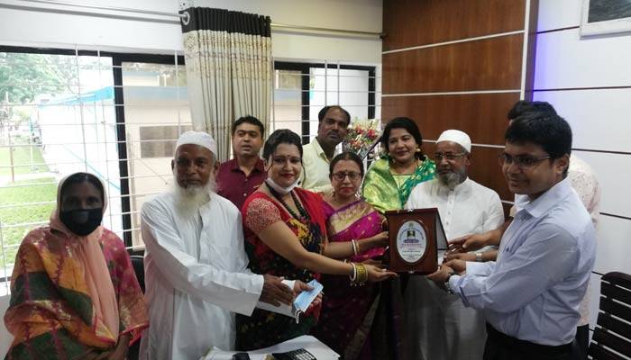 ঢাকা বিভাগের সেরা এসএমসি সভাপতি মশিয়ার রহমানকে সংবর্ধনা
