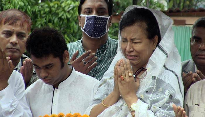 ১৪ বছর পর রংপুরে বিদিশা, এরশাদের ছবি জড়িয়ে কান্না