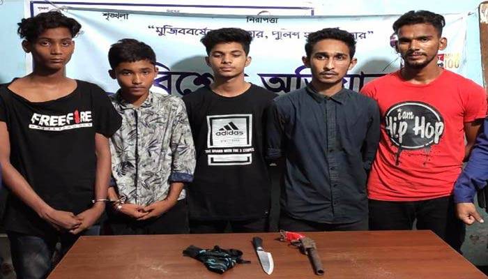 অস্ত্র হাতে ‘প্রেমিকাকে উঠিয়ে নিতে’ এসেছিলেন তারা