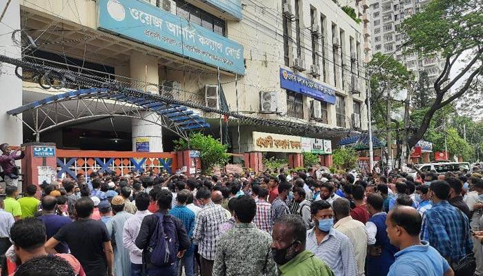 মন্ত্রণালয়ের সামনে সৌদি প্রবাসীদের বিক্ষোভ