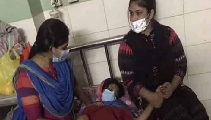 অনশনরত সেই ঢাবি ছাত্রী হাসপাতালে ভর্তি অনশনরত সেই ঢাবি ছাত্রী হাসপাতালে ভর্তি