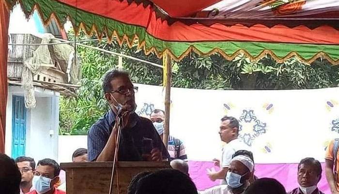 নির্বাচনী প্রচারে জবির কোষাধ্যক্ষ, আইন ভঙের অভিযোগ নির্বাচনী প্রচারে জবির কোষাধ্যক্ষ, আইন ভঙের অভিযোগ