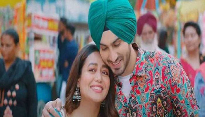 নেহা কাক্কর যেভাবে প্রেমে পড়লেন, সারলেন বাগদানও নেহা কাক্কর যেভাবে প্রেমে পড়লেন, সারলেন বাগদানও