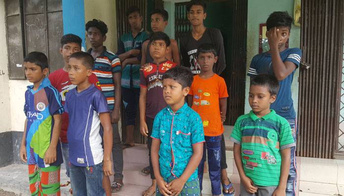 নির্যাতনে অতিষ্ঠ নড়াইল শিশু পরিবারের এতিমরা, ডিসি কার্যালয় ঘেরাও