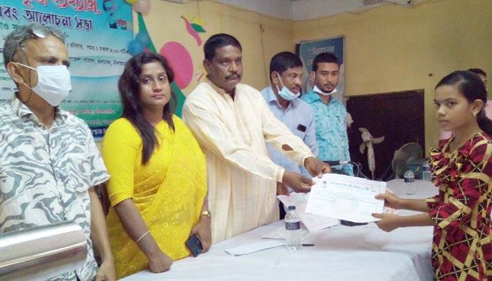 শেখ রাসেলের জন্মদিনে জলঢাকায় শিক্ষাবৃত্তি পেল ৫০ শিক্ষার্থী