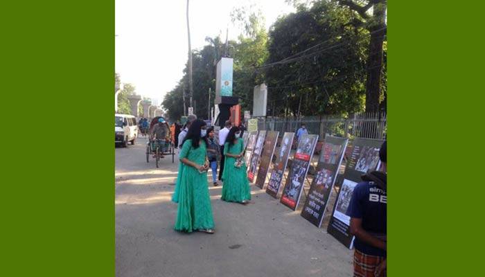 শাহবাগে আলোকচিত্রে কাশ্মীরের 'কালো দিবস'
