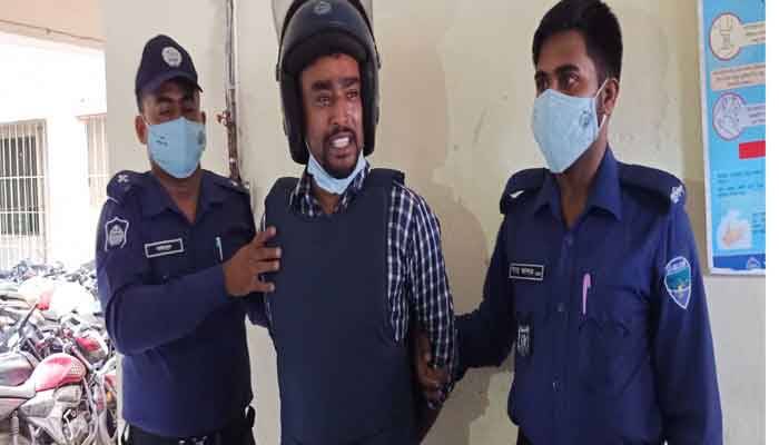 নোয়াখালীতে প্রবাসীর স্ত্রীকে ধর্ষণের অভিযোগে যুবলীগ নেতা গ্রেপ্তার