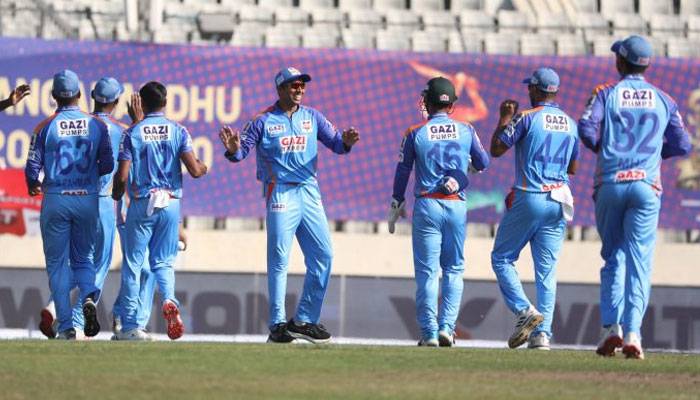 চট্টগ্রামের দুই বাঁ-হাতি পেসারে হার তামিমদের চট্টগ্রামের দুই বাঁ-হাতি পেসারে হার তামিমদের