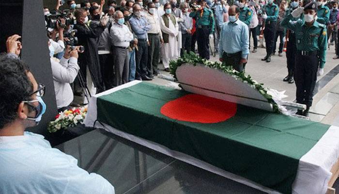 বনানীতে চিরনিদ্রায় শায়িত আলী যাকের বনানীতে চিরনিদ্রায় শায়িত আলী যাকের
