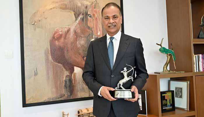 এশিয়ার 'আউটস্ট্যান্ডিং লিডার' হলেন আজিজ খান এশিয়ার 'আউটস্ট্যান্ডিং লিডার' হলেন আজিজ খান