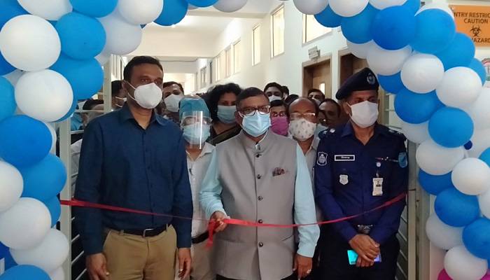 ভ্যাকসিন অনুমোদন পাওয়ার সঙ্গে সঙ্গেই আনা হবে: স্বাস্থ্যমন্ত্রী ভ্যাকসিন অনুমোদন পাওয়ার সঙ্গে সঙ্গেই আনা হবে: স্বাস্থ্যমন্ত্রী